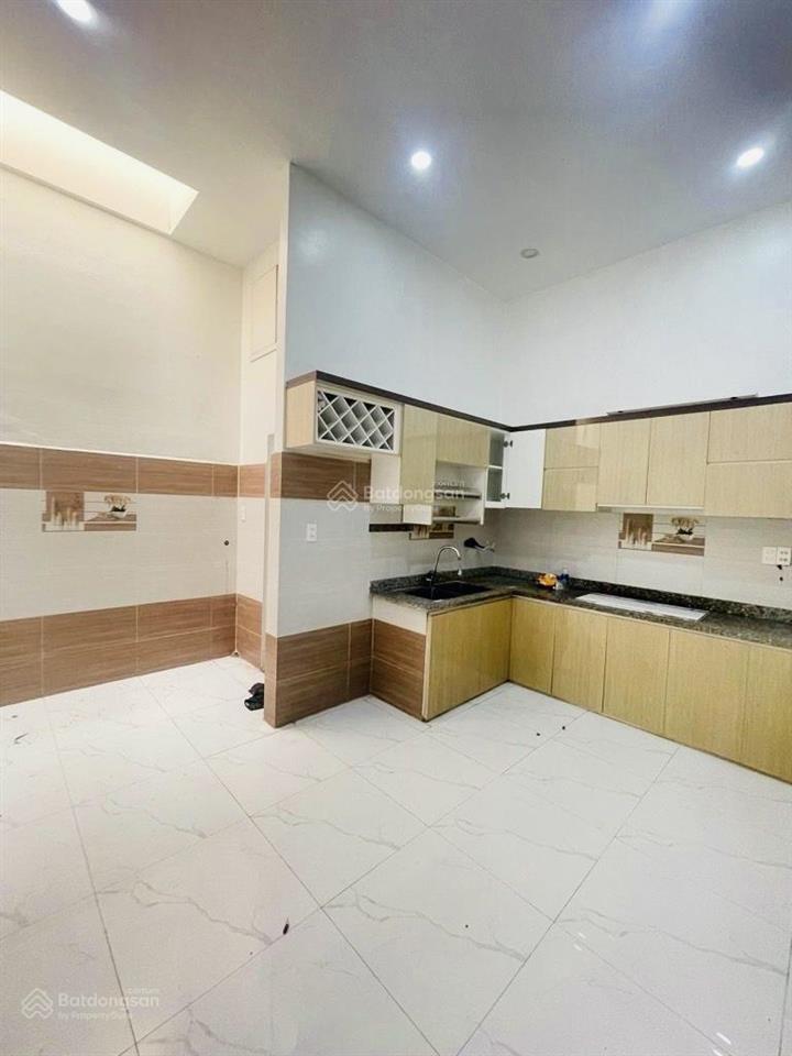 Nhỉnh 3 tỷ bán nhà ngay lê thị hà, shr, ngang 4,5m. kdc phát triển