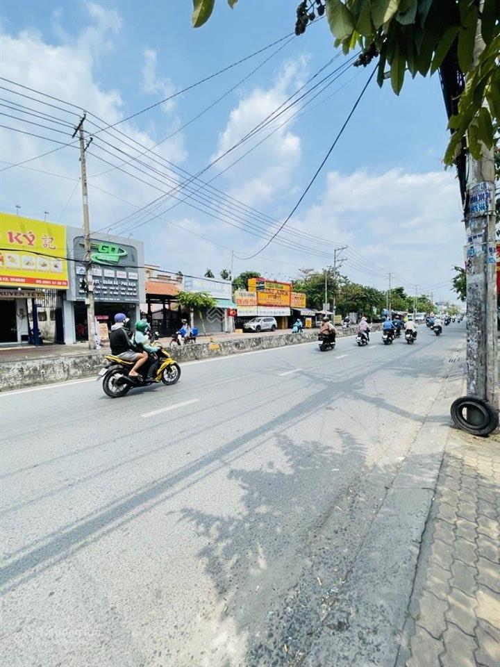 Bán gấp nhà mặt phố 4 tầng phan văn hớn q.12 . ngang 5m . đường 20m , kinh doanh tốt , 5 phòng ngủ