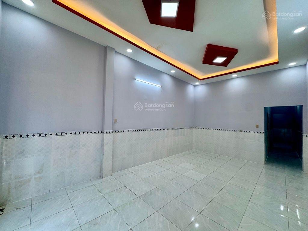 Bán gấp  chỉ 2,83 tỷ hẻm xe hơi 2pn còn tl mạnh  bán nhà thị trấn hóc môn 64m2 . shr .