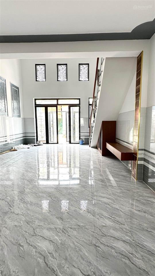 Nhà mới giá 3,4 tỷ trệt lửng 90m2, 3pn , xuân thới sơn hóc môn . gần nguyễn hồng đào , shr .