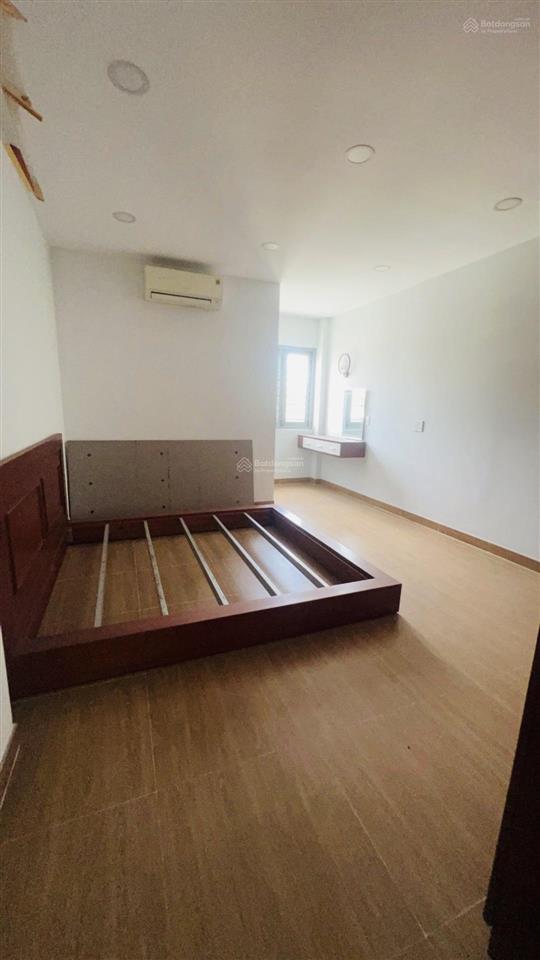 Bán nhà rẻ hơn thị trường 500 triệu, gần chợ xuân thới thượng, mặt tiền đường 10m. 2 lầu 3pn