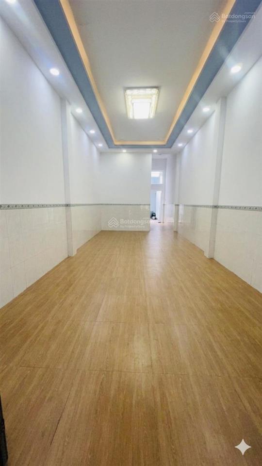 Bán nhà rẻ hơn thị trường 500 triệu, gần chợ xuân thới thượng, mặt tiền đường 10m. 2 lầu 3pn