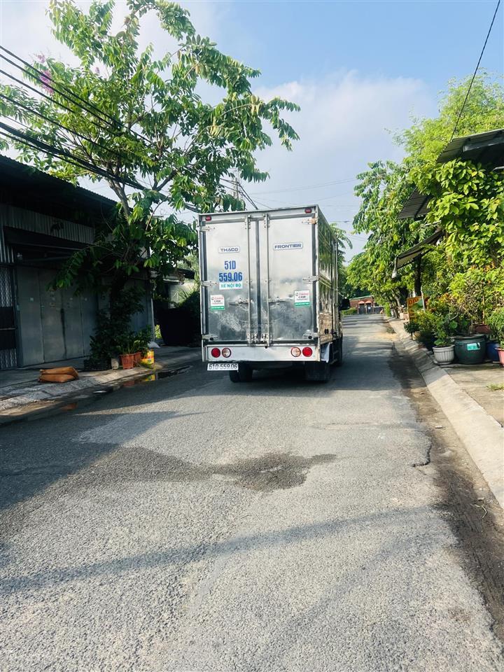 Bán nhà rẻ hơn thị trường 500 triệu, gần chợ xuân thới thượng, mặt tiền đường 10m. 2 lầu 3pn