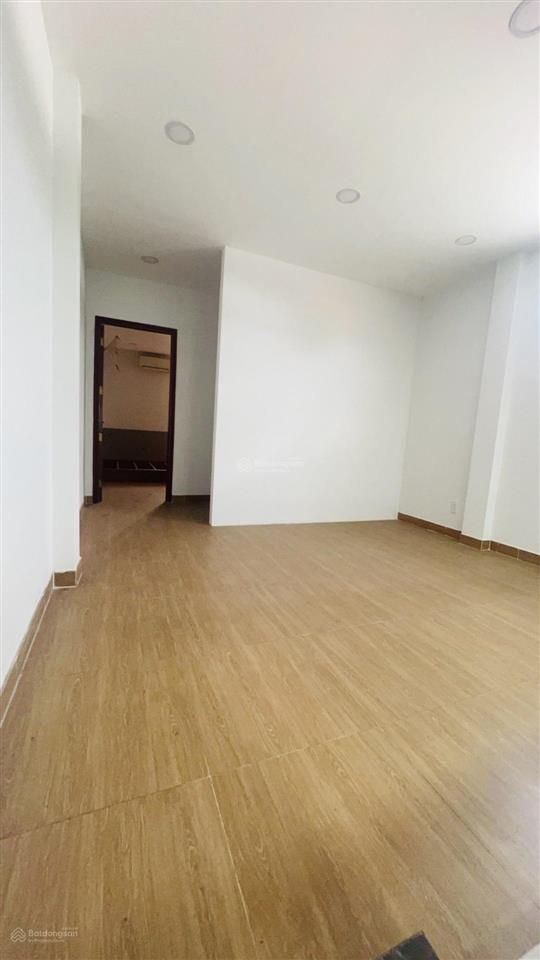 Bán nhà rẻ hơn thị trường 500 triệu, gần chợ xuân thới thượng, mặt tiền đường 10m. 2 lầu 3pn