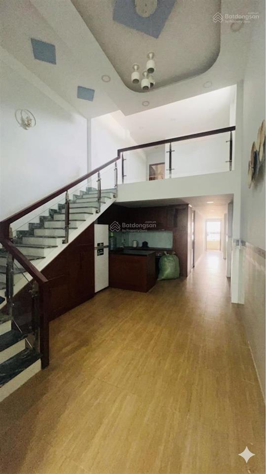 Bán nhà rẻ hơn thị trường 500 triệu, gần chợ xuân thới thượng, mặt tiền đường 10m. 2 lầu 3pn