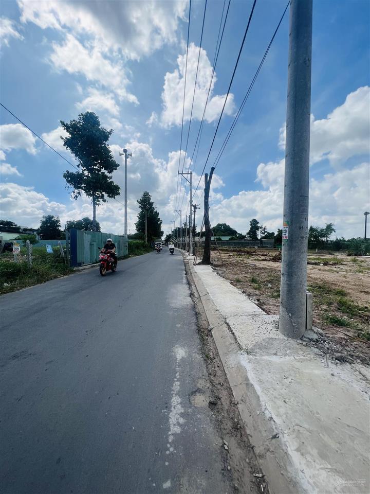 Bán đất 100m² mặt tiền xuân thới thượng  hóc môn. giá 4 tỷ. đường 8m thông bà điểm. shr.