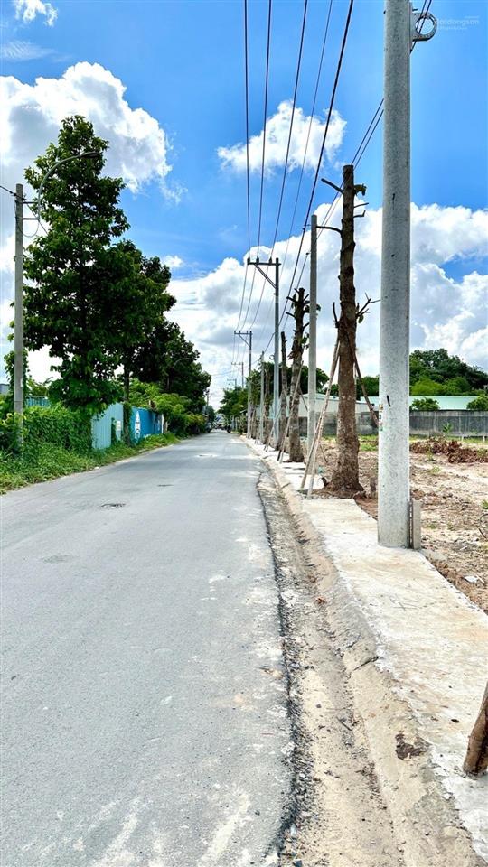 Bán đất 100m² mặt tiền xuân thới thượng  hóc môn. giá 4 tỷ. đường 8m thông bà điểm. shr.