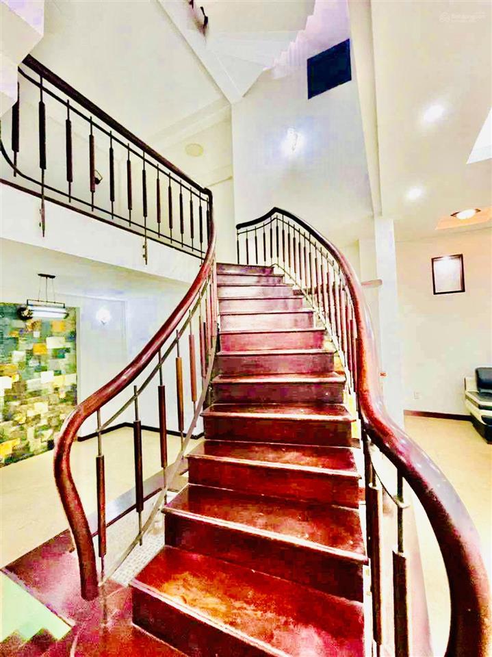 Bán biệt thự vườn 3 tầng bà điểm, ngang 10m, 3 pn, giá 5,99 tỷ. gần nguyễn ảnh thủ.