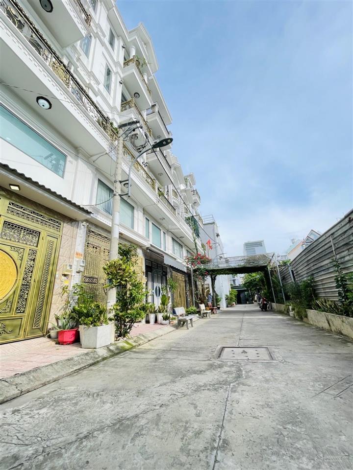 Bán nhà phố hiện đại gần hiệp thành city quận 12. giá 6,3 tỷ, 3 tầng, 6pn, hẻm xe hơi