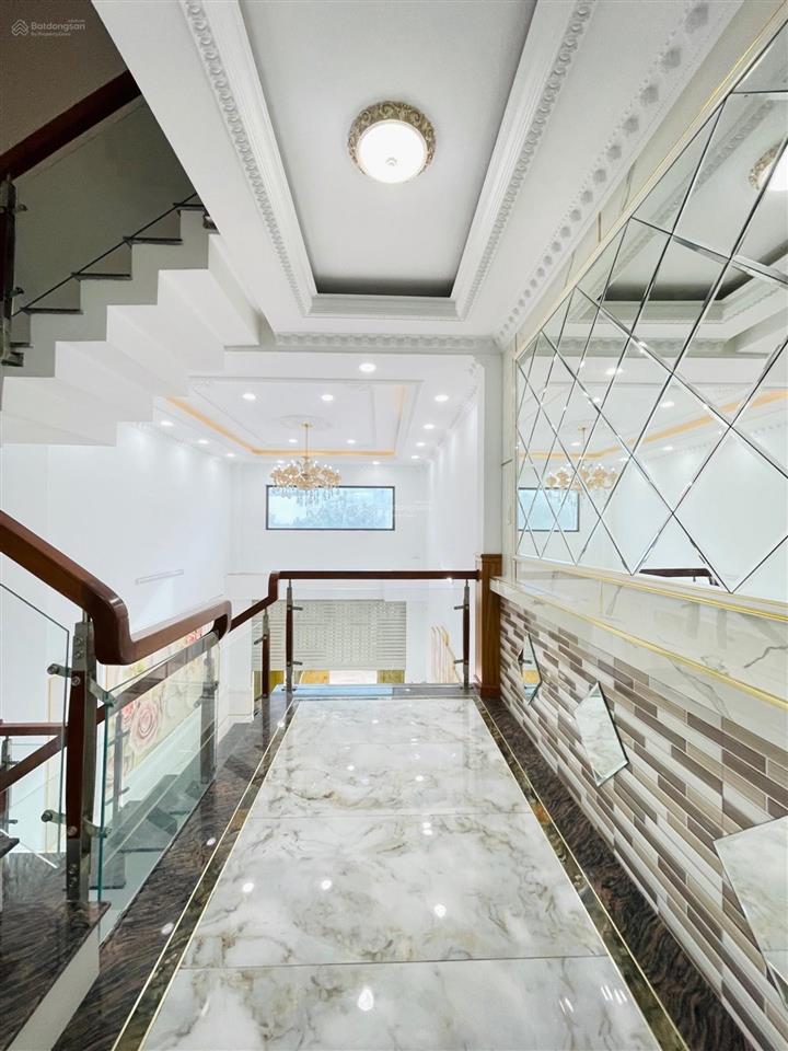 Bán nhà phố hiện đại gần hiệp thành city quận 12. giá 6,3 tỷ, 3 tầng, 6pn, hẻm xe hơi
