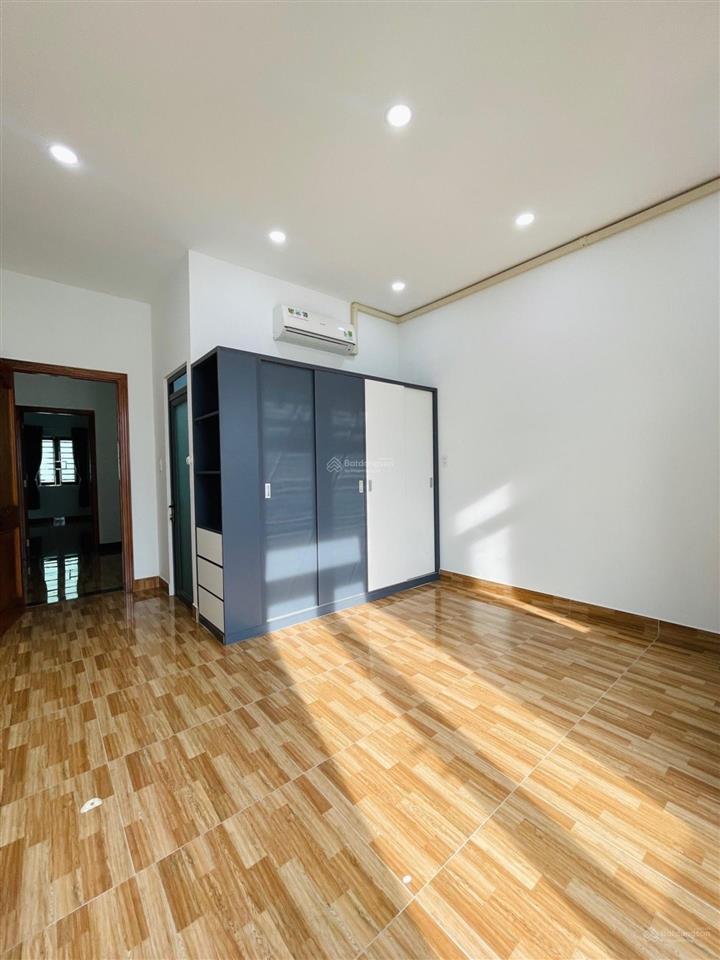 Bán nhà phố hiện đại gần hiệp thành city quận 12. giá 6,3 tỷ, 3 tầng, 6pn, hẻm xe hơi