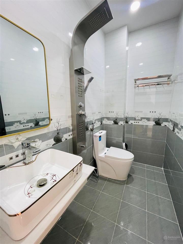 Bán nhà phố hiện đại gần hiệp thành city quận 12. giá 6,3 tỷ, 3 tầng, 6pn, hẻm xe hơi