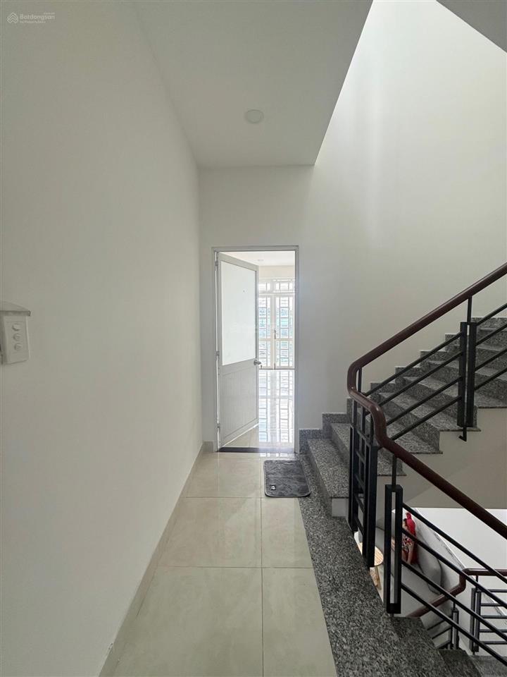 Bán nhà giá rẻ, khu hiếm nhà mới tinh, 3 tầng 5.59 tỷ, ngay nguyễn văn quá  q. 12. shr