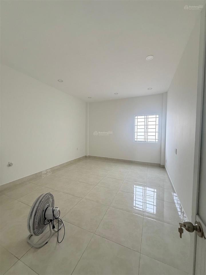 Bán nhà giá rẻ, khu hiếm nhà mới tinh, 3 tầng 5.59 tỷ, ngay nguyễn văn quá  q. 12. shr