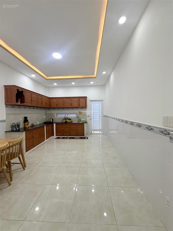 Bán nhà giá rẻ, khu hiếm nhà mới tinh, 3 tầng 5.59 tỷ, ngay nguyễn văn quá  q. 12. shr