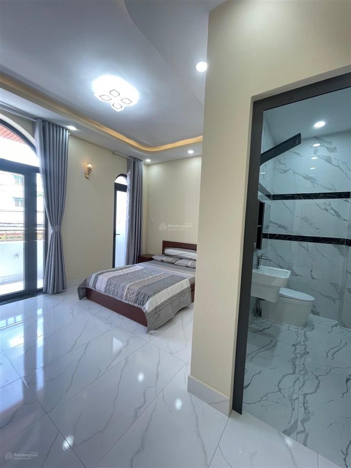 Nhà đẹp giá rẻ ngay thị trấn hóc môn, full nội thất 3 tầng  nhỉnh 7 tỷ. đường 10m
