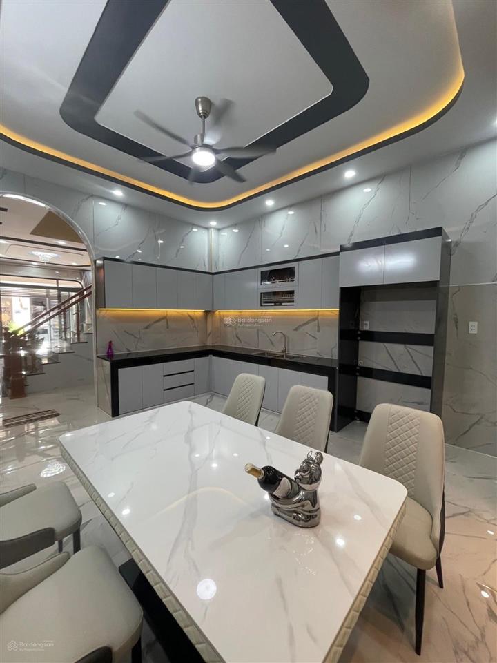 Nhà đẹp giá rẻ ngay thị trấn hóc môn, full nội thất 3 tầng  nhỉnh 7 tỷ. đường 10m