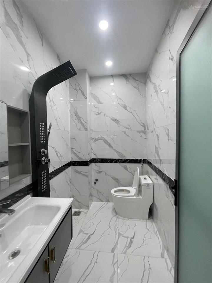 Nhà đẹp giá rẻ ngay thị trấn hóc môn, full nội thất 3 tầng  nhỉnh 7 tỷ. đường 10m