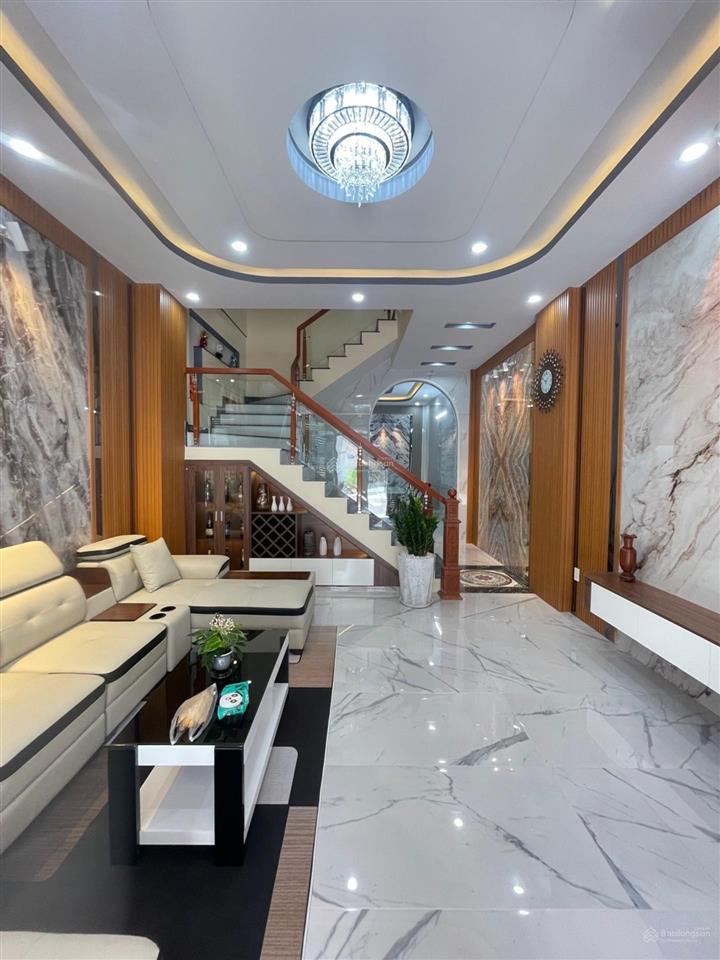 Nhà đẹp giá rẻ ngay thị trấn hóc môn, full nội thất 3 tầng  nhỉnh 7 tỷ. đường 10m