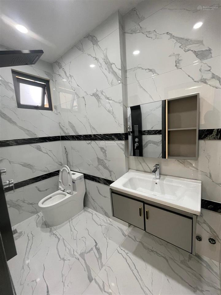 Nhà đẹp giá rẻ ngay thị trấn hóc môn, full nội thất 3 tầng  nhỉnh 7 tỷ. đường 10m