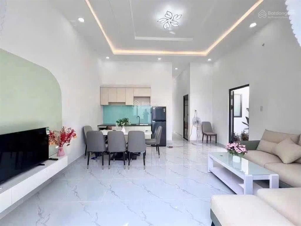 Chỉ 3.3 tỷ cho 108m2 nhà phố mới tinh, nội thất đầy đủ, hẻm ô tô, sổ hồng trao tay. chợ thới tứ
