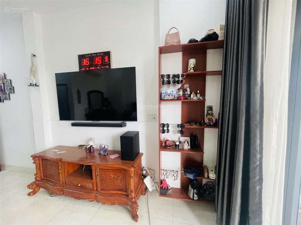 Bán nhà mặt tiền 10m thị trấn hóc môn. chỉ 5 tỷ x, 2 tầng, gần 90m². shr.
