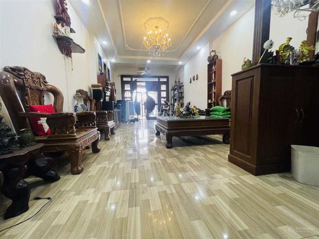 Bán nhà mặt tiền 10m thị trấn hóc môn. chỉ 5 tỷ x, 2 tầng, gần 90m². shr.