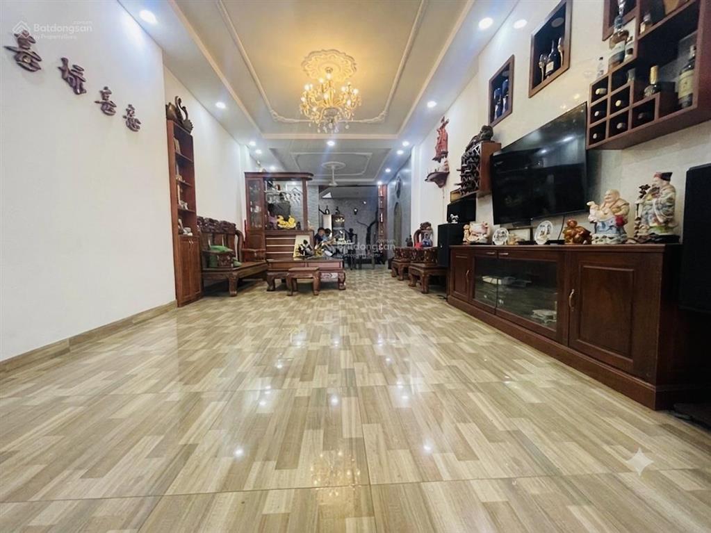 Bán nhà mặt tiền 10m thị trấn hóc môn. chỉ 5 tỷ x, 2 tầng, gần 90m². shr.
