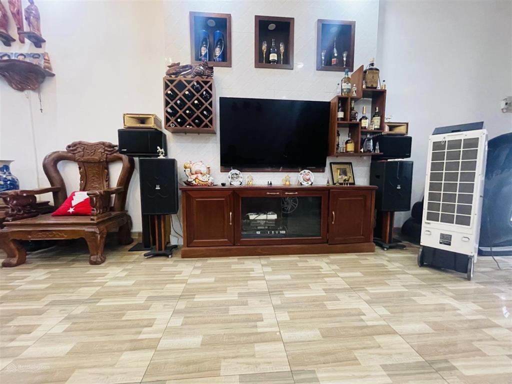 Bán nhà mặt tiền 10m thị trấn hóc môn. chỉ 5 tỷ x, 2 tầng, gần 90m². shr.