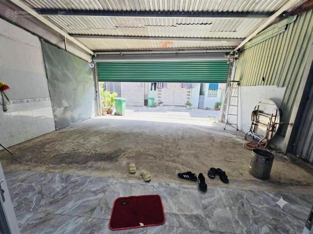 7m*15m, hẻm ô tô, giá 3,9 tỷ, ngay thị trấn hóc môn. xây dựng 3 tầng.