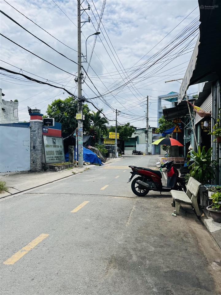 Nhỉnh 3 tỷ đất xây cao tầng, thị trấn hóc môn (5*19), đường ô tô thông.