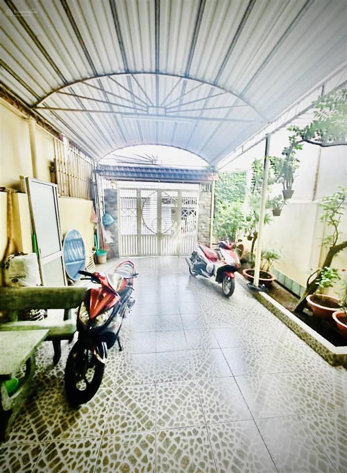 Bán nhà 3 tầng mặt tiền đông hưng thuận nhỉnh 5 tỷ. ngang 4,4m, gần nguyễn văn quá.