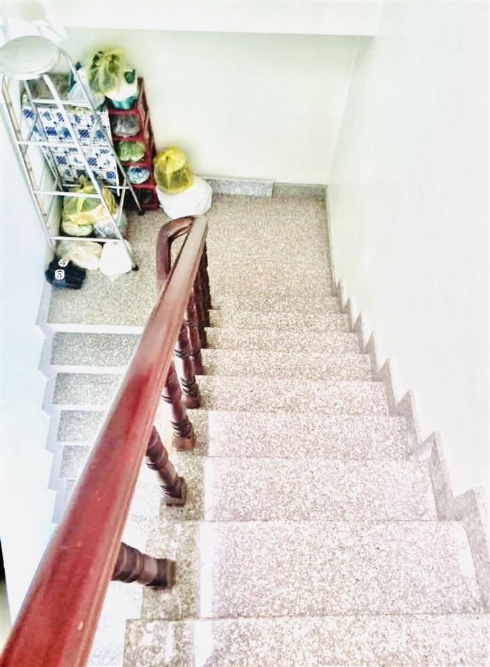 Bán nhà 3 tầng mặt tiền đông hưng thuận nhỉnh 5 tỷ. ngang 4,4m, gần nguyễn văn quá.