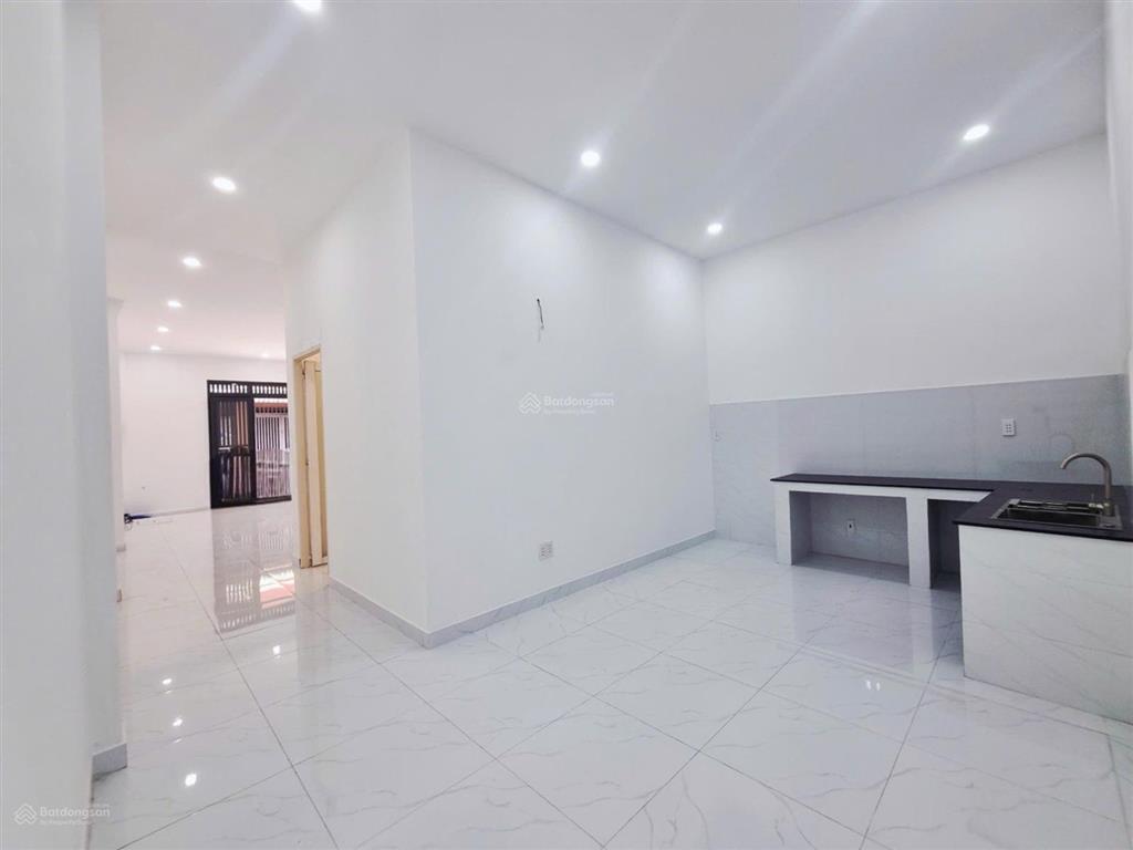 Ngay huỳnh thị hai, ngang hơn 5m, 3pn, hxh giá 3 tỷ 5. nhà mới, vào ở ngay, shr