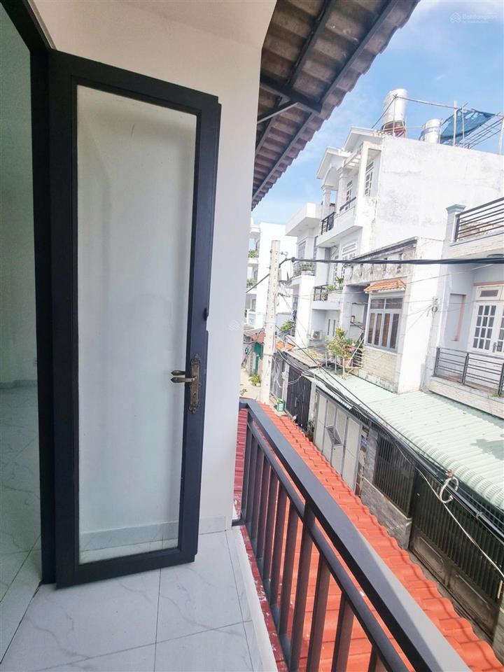 Ngay huỳnh thị hai, ngang hơn 5m, 3pn, hxh giá 3 tỷ 5. nhà mới, vào ở ngay, shr