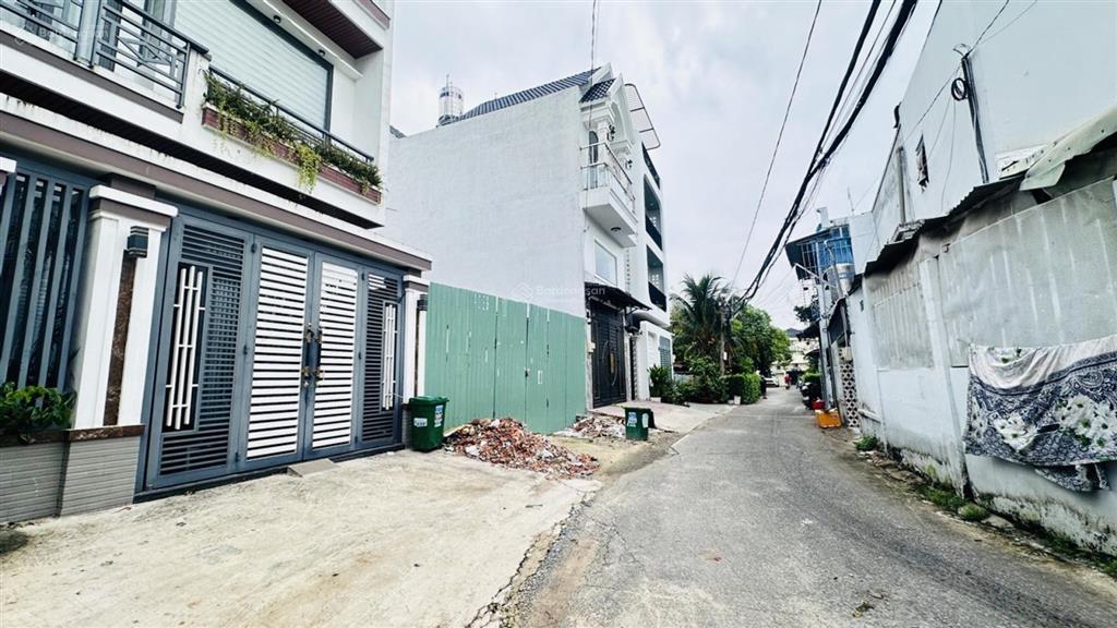Đất 108m2 ngay phùng thị chuyện, khu xây cao tầng, giá 3 tỷ 69. đường rộng 6m. shr. ngang 6m