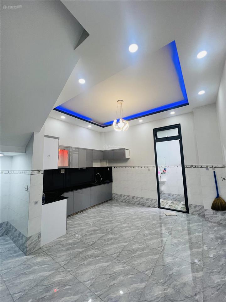Giá 4 tỷ 49 bán nhà 3 tầng, 4pn ngay tân hiệp, thị trấn hóc môn. ngang gần 5m. sổ hồng riêng