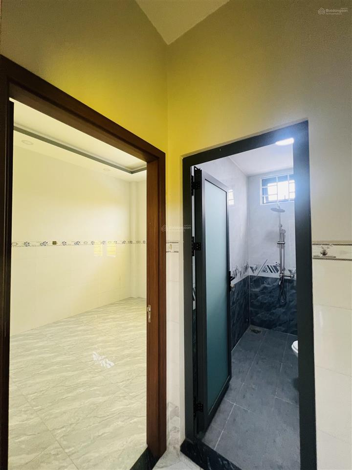 Giá 4 tỷ 49 bán nhà 3 tầng, 4pn ngay tân hiệp, thị trấn hóc môn. ngang gần 5m. sổ hồng riêng