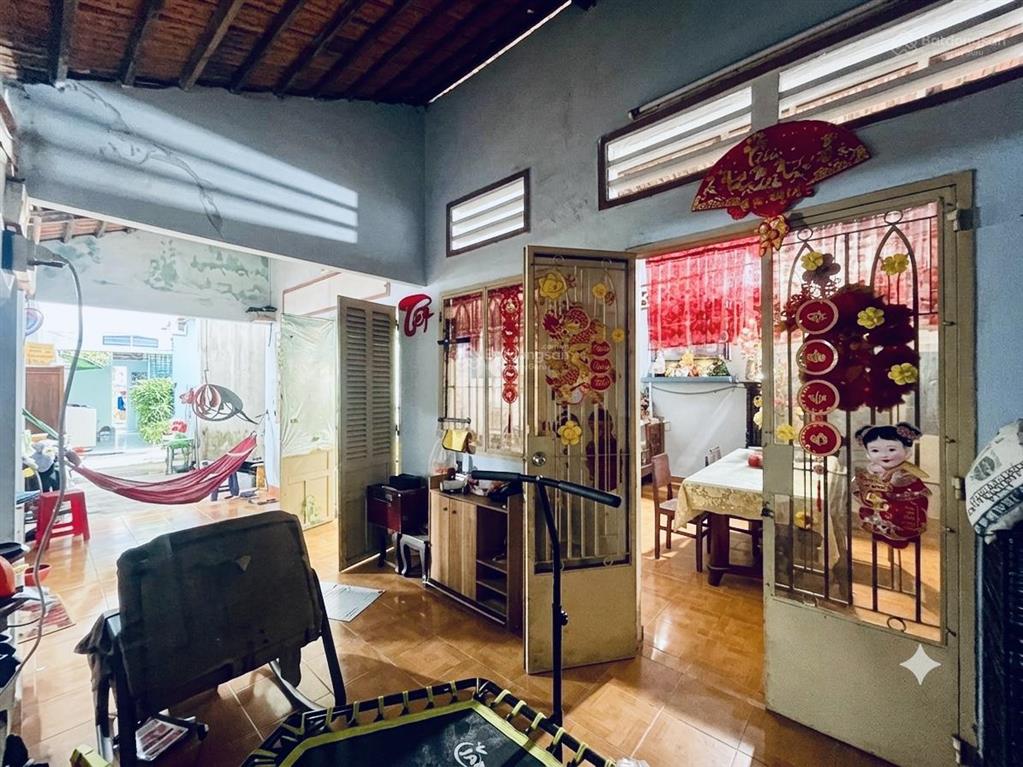 Ngay bx an sương bán nhà 250m2 (16m*18m) giá 4,1 tỷ, sổ hồng đầy đủ, tiện xây mới