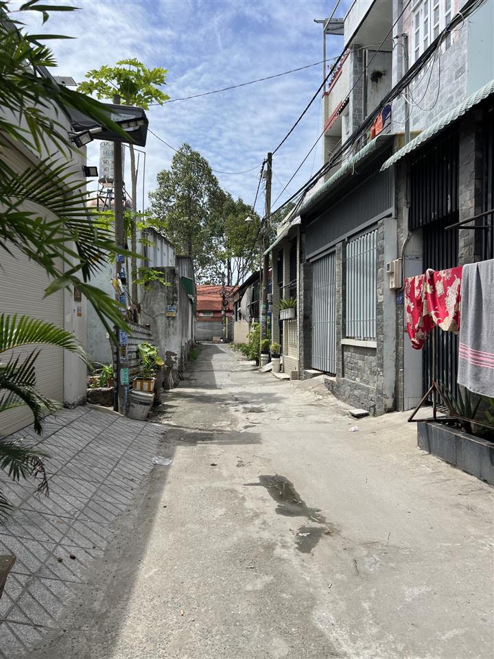 Bán nhà 120m2 thị trấn hóc môn, nhà dài 30m, sổ hồng riêng, gần lê lợi, tiện xây mới
