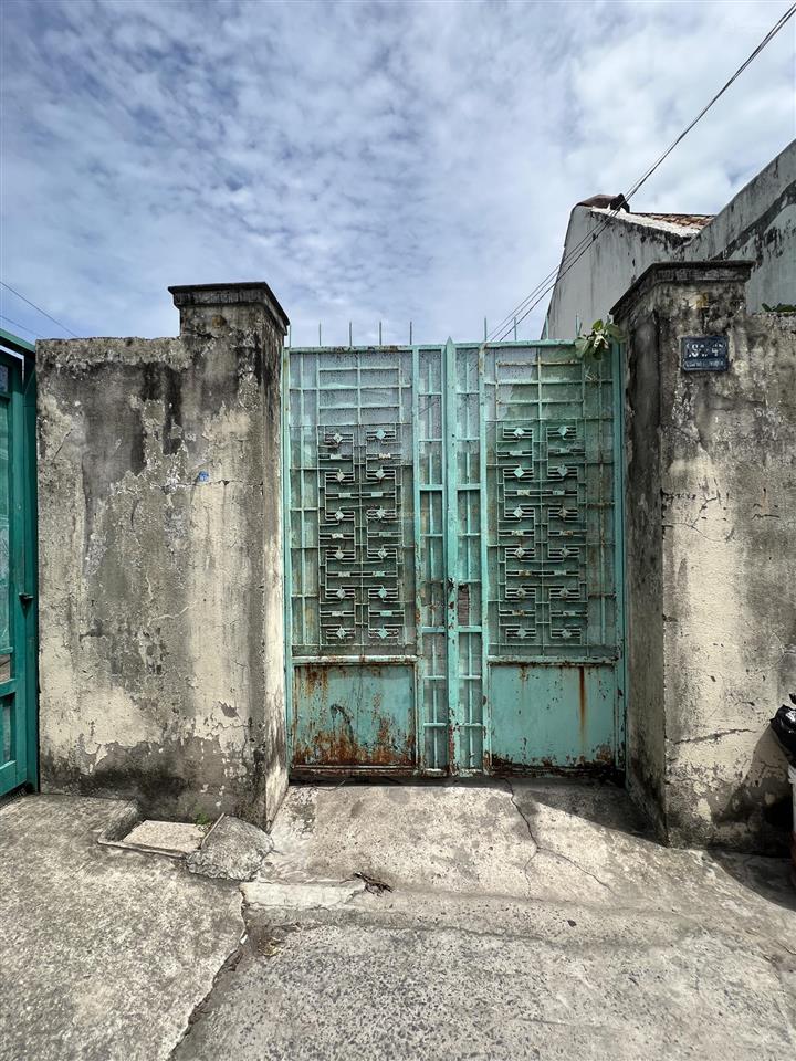 Bán nhà 120m2 thị trấn hóc môn, nhà dài 30m, sổ hồng riêng, gần lê lợi, tiện xây mới