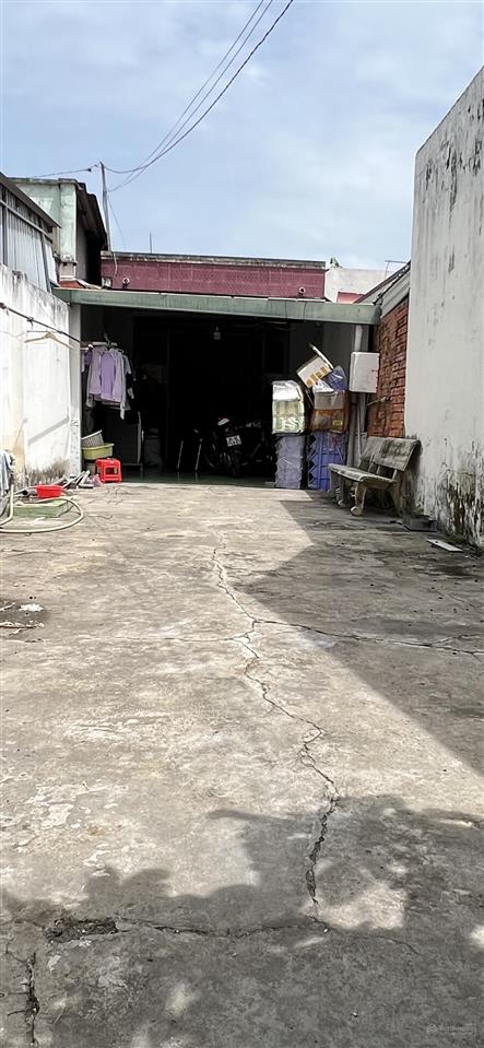 Bán nhà 120m2 thị trấn hóc môn, nhà dài 30m, sổ hồng riêng, gần lê lợi, tiện xây mới