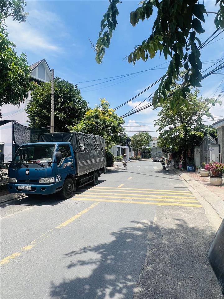 Chỉ 3,59 tỷ bán nhà ngang 7m dương công khi, đường thông ô tô đậu sân, kdc. không lỗi phong thủy