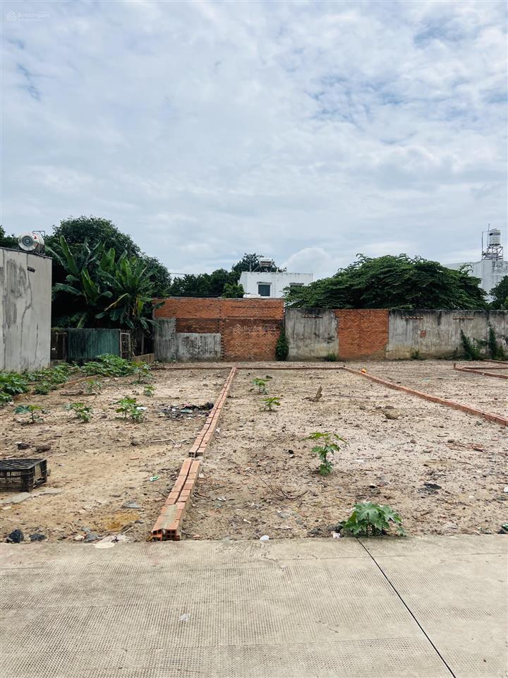 Bán đất hóc môn 90m2, nguyễn thị thử, khu xây cao tầng, ô tô đậu tận cửa. chỉ 2 tỷ 900. shr.