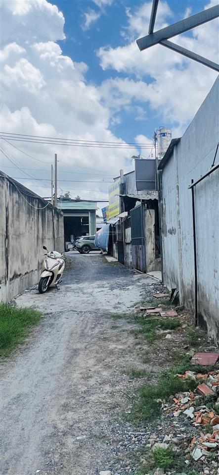 Bán nhà vừa ở vừa có vườn ngay đỗ văn dậy  hóc môn. (12m*48m), nhỉnh 8 tỷ, shr, sân để được 5 ôtô