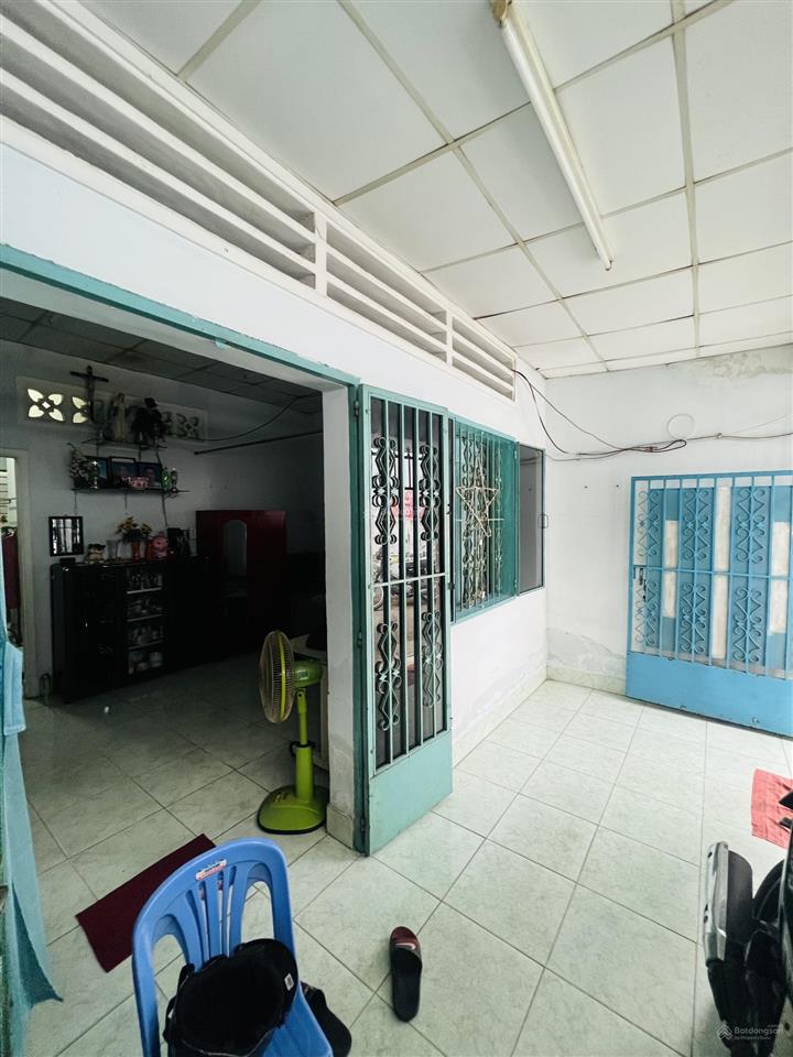 Giá 2,9 tỷ ngay nguyễn ảnh thủ, nhà 50m2, shr, không quy hoạch, không mồ mả. khu xây lầu.