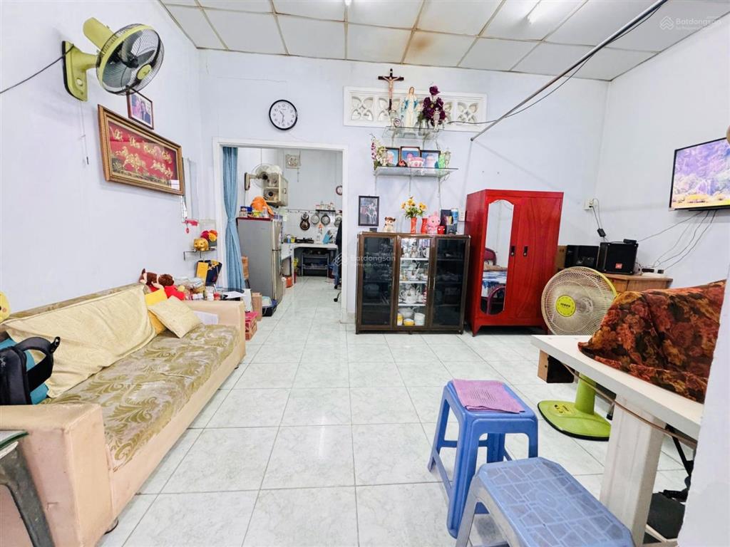 Giá 2,9 tỷ ngay nguyễn ảnh thủ, nhà 50m2, shr, không quy hoạch, không mồ mả. khu xây lầu.