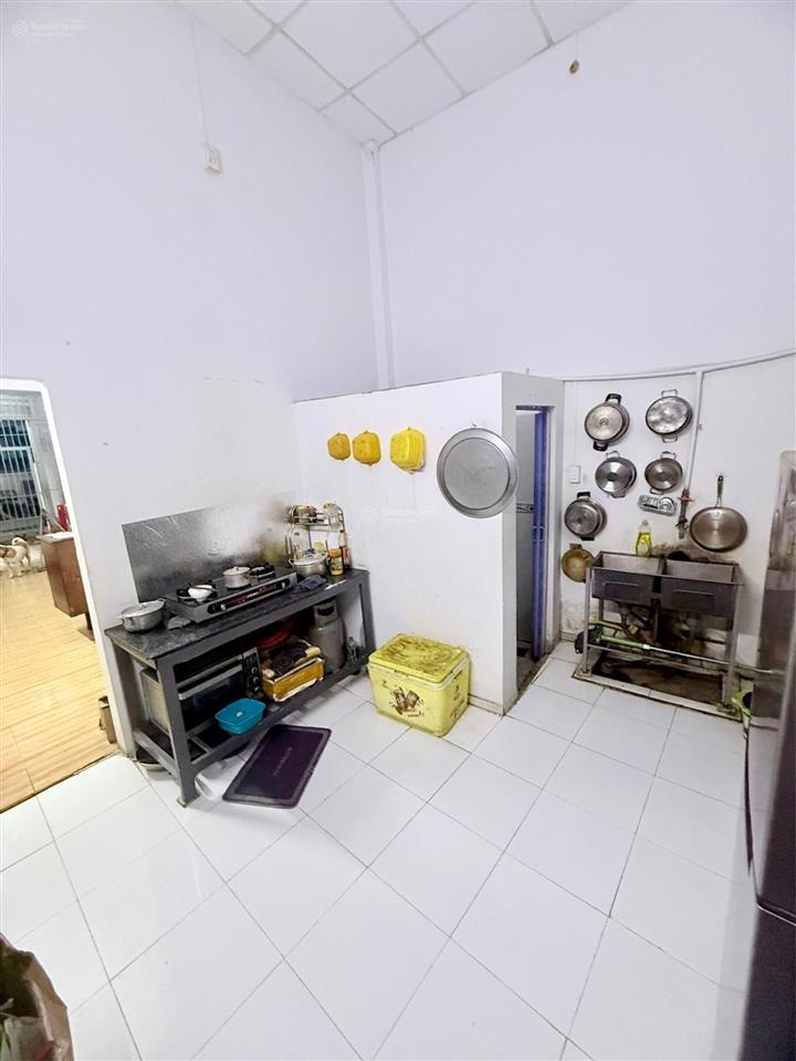 Giá 3 tỷ nhà lô góc hẻm xe tải ngay bùi công trừng. (5m*17m). nhà rộng và thoáng. shr. 3pn, 2wc,