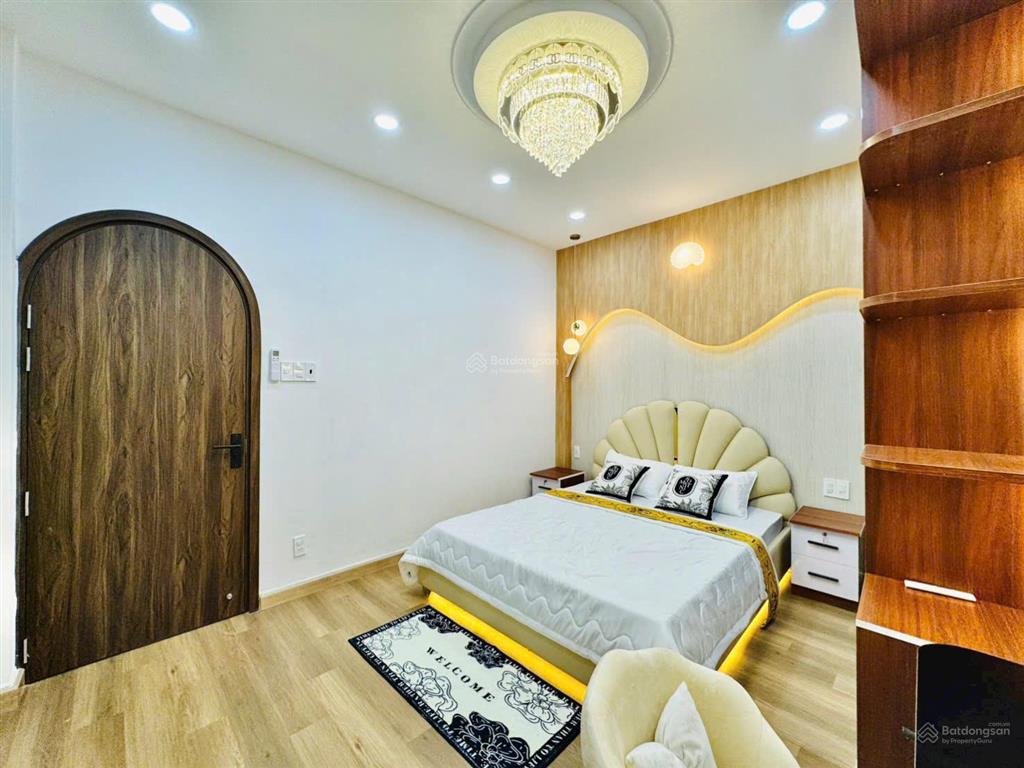 Giá 9,5 tỷ tl nhà đẹp 4 tầng nở hậu 6.6m 5pn/5wc phan đình phùng phú nhuận sát bên quận 1 sổ sẵn
