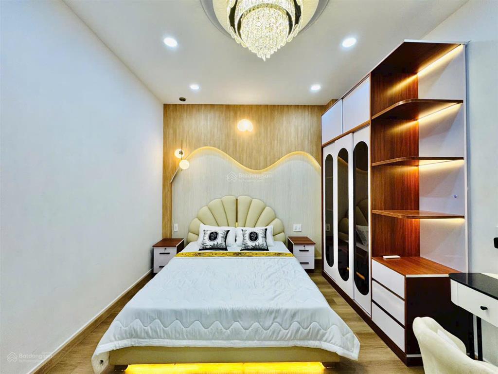 Giá 9,5 tỷ tl nhà đẹp 4 tầng nở hậu 6.6m 5pn/5wc phan đình phùng phú nhuận sát bên quận 1 sổ sẵn